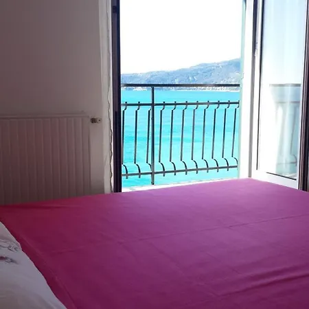 Guardando Portofino - Looking Portofino Zoagli