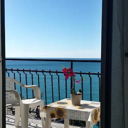 Guardando Portofino - Looking Portofino